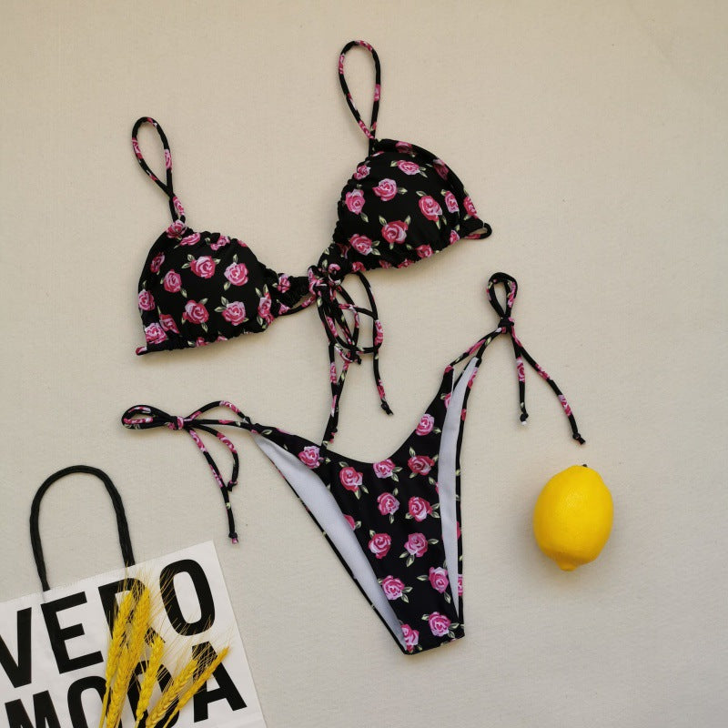 Ensemble bikini triangle pour femmes avec des liens ludiques et un contraste de couleurs élégant R&B