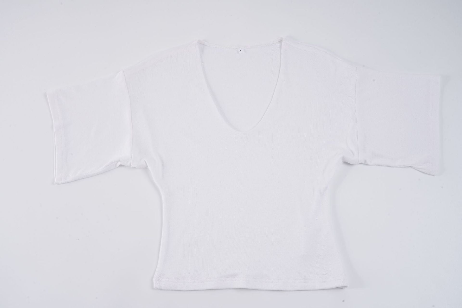 T-shirt cropped décontracté pour femmes avec décolleté en V et manches oversized R&B