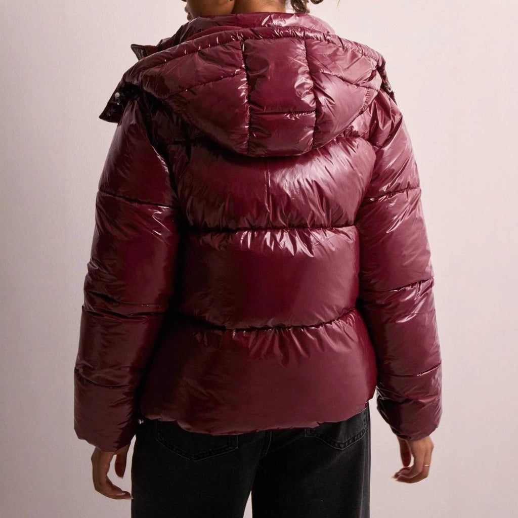 Veste matelassée pour femmes avec capuche réglable et poches zippées