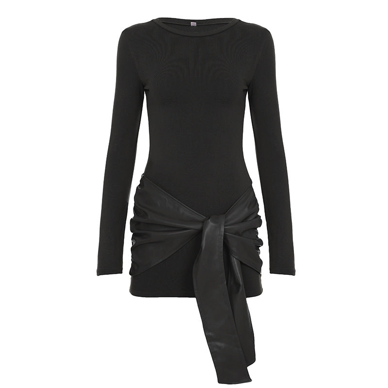 Robe mini longue à manches longues cintrée pour femmes avec ceinture enveloppante en simili cuir et détail drapé Echo Archiv