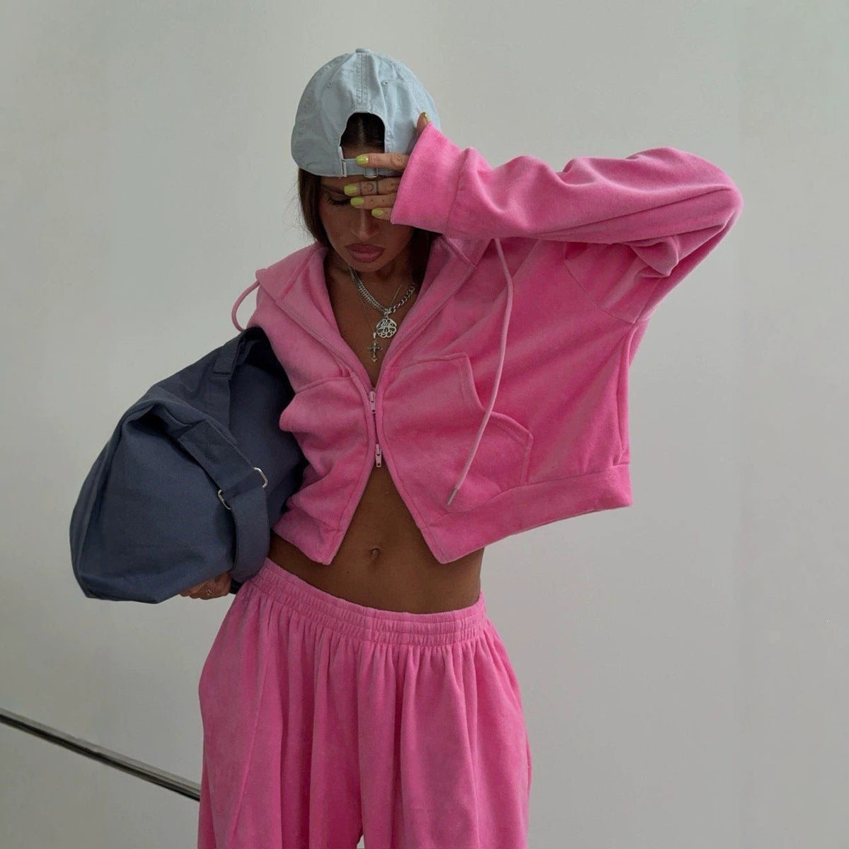 Ensemble Velours Oversize pour Femmes avec Sweat à Capuche Zippé Court et Pantalon à Plis Échoarchiv