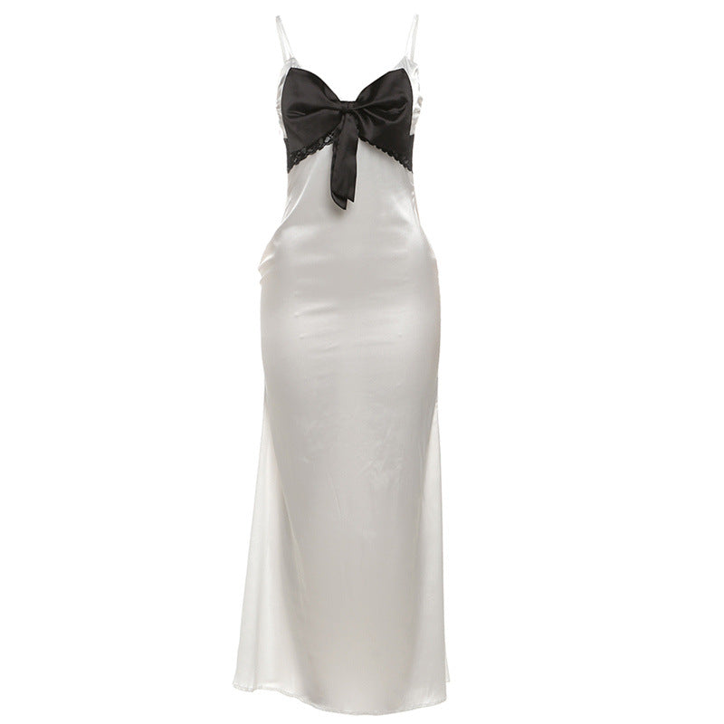 Robe maxi élégante pour femmes avec un séduisant insert en satin et un charmant accent de nœud Heidi-Mode