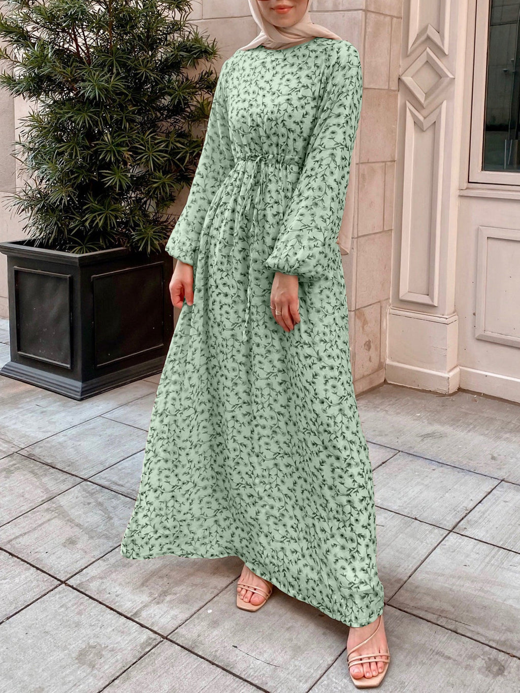 Robe maxi à fleurs pour femmes avec taille à cordon et manches ballon