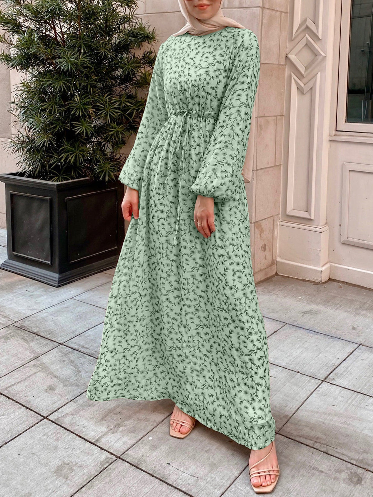Robe maxi à fleurs pour femmes avec taille à cordon et manches ballon