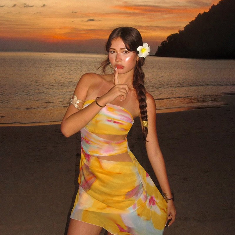Robe de plage pour femmes avec un design moderne et coloré et une coupe élastique R&B