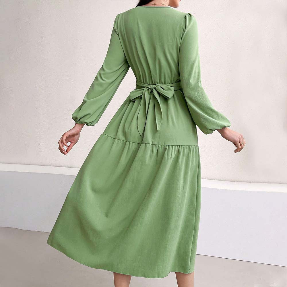Robe midi à manches longues pour femmes avec bustier drapé croisé, couture élastique sous la poitrine et jupe à volants en deux niveaux