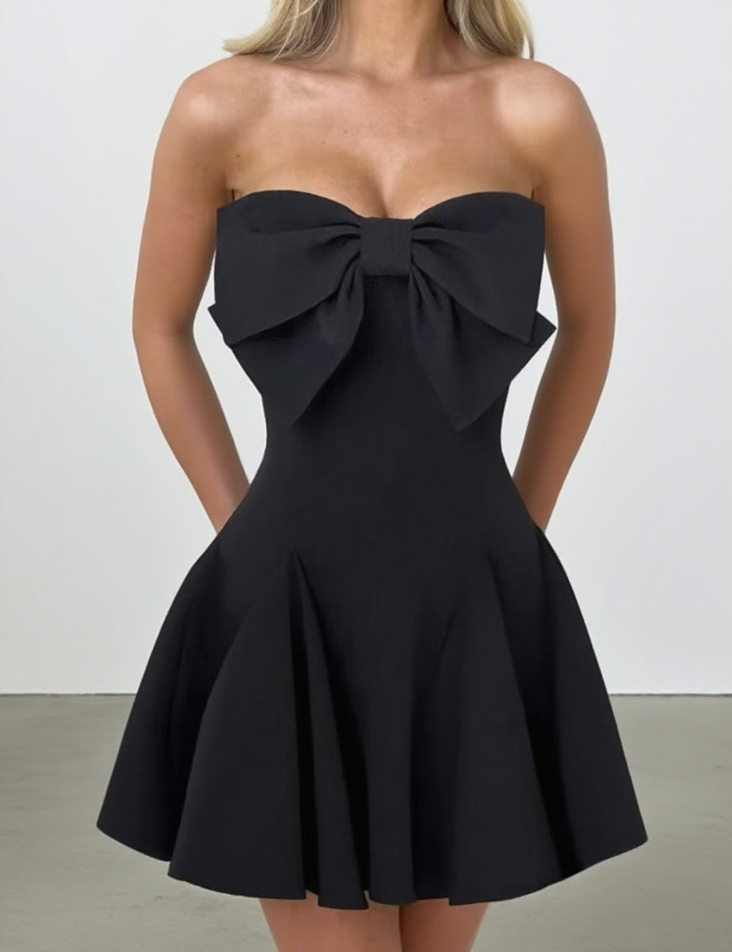 Robe mini pour femmes avec des détails en grandes nœuds R&B