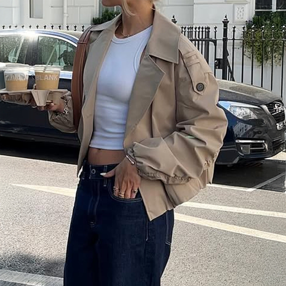 Manteau trench court pour femme avec devant à double boutonnage, grands revers et manches élastiques Echo Archiv