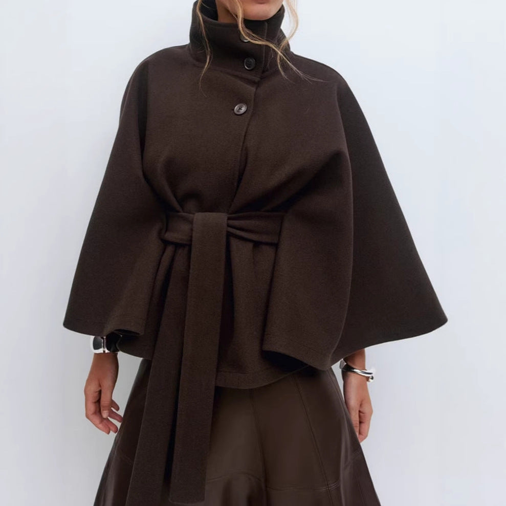 Manteau court pour femmes avec col montant, ceinture cintrée et manches kimono Echoarchiv
