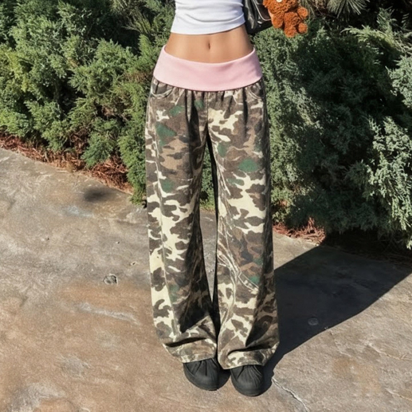 Pantalon de lounge pour femmes avec taille élastique, motif camouflage et confort extensible Echo Archiv