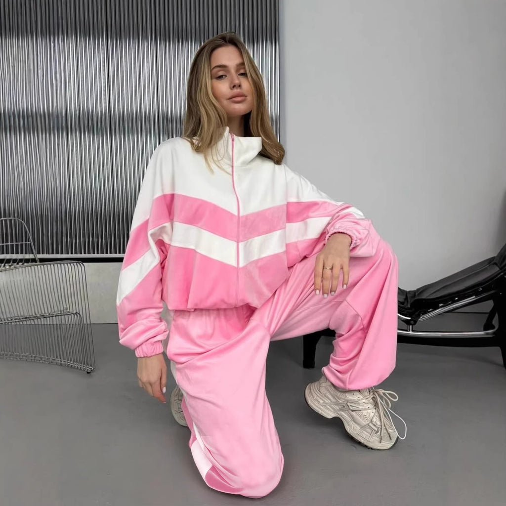 Ensemble de survêtement en velours inspiré du rétro pour femmes avec design Chevron, col montant et joggers taille haute Echo Archiv