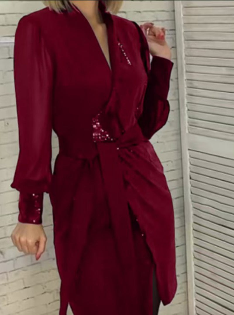 Robe portefeuille cintrée pour femmes avec manches bouffantes semi-transparentes, ornement de sequins discret et ceinture à nouer R&B