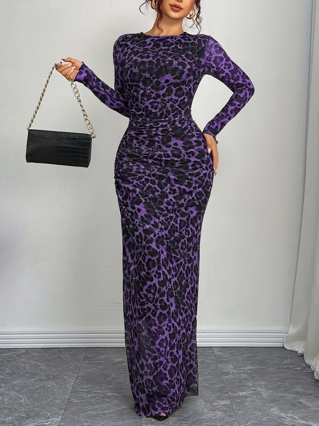 Robe maxi ajustée pour femmes avec imprimé animal, taille froncée et manches longues Echo Archiv
