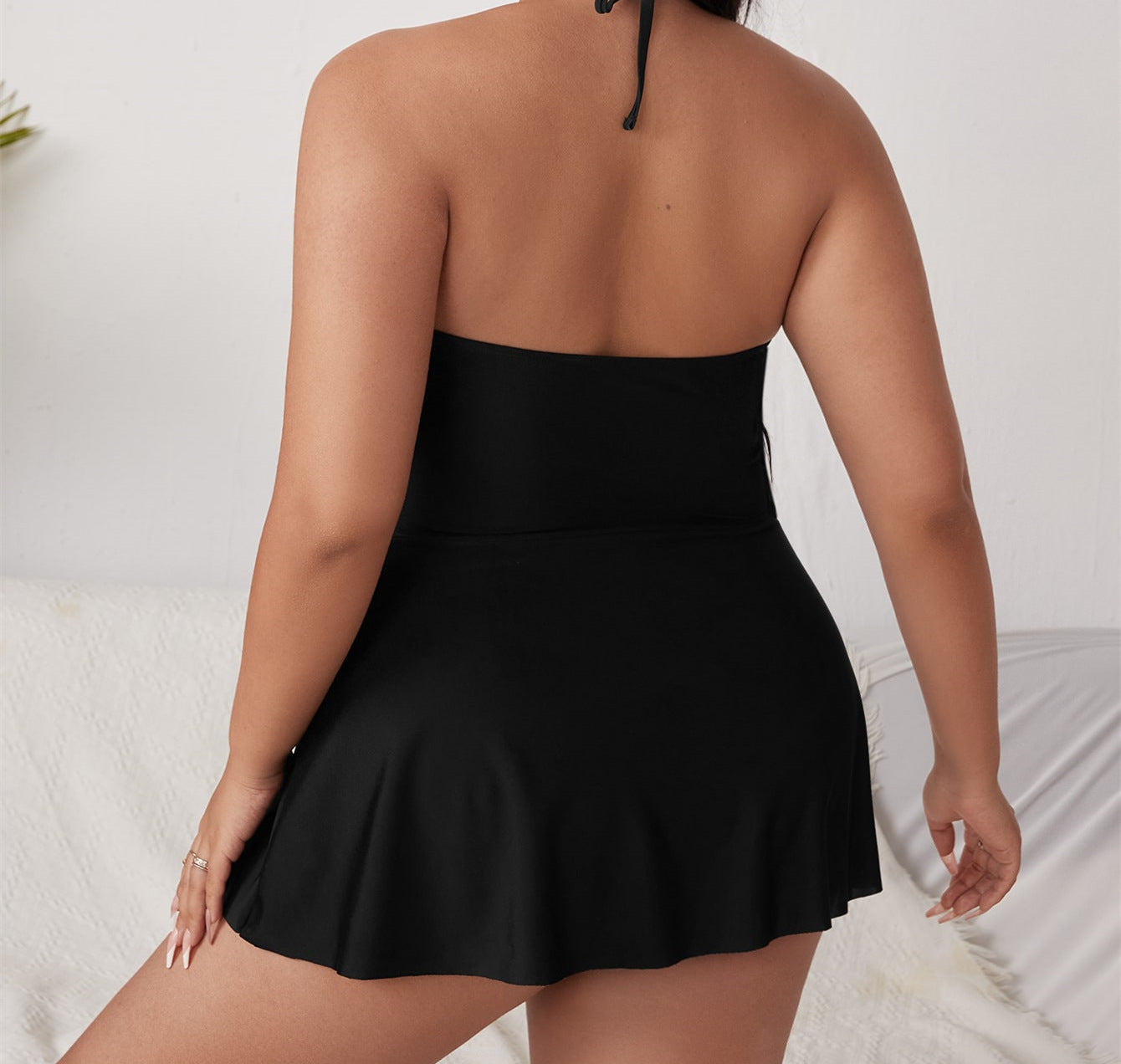 Robe de plage pour femmes avec décolleté en V profond et détail en chaîne Echo Archiv