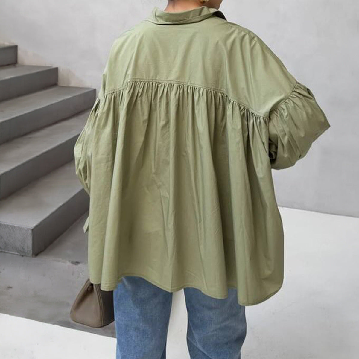 Chemise oversize pour femmes avec épaule froncée et manches ballon Echo Archiv