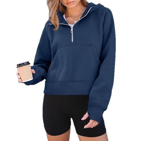 Pull à capuche court pour femmes avec demi-zip et poche kangourou