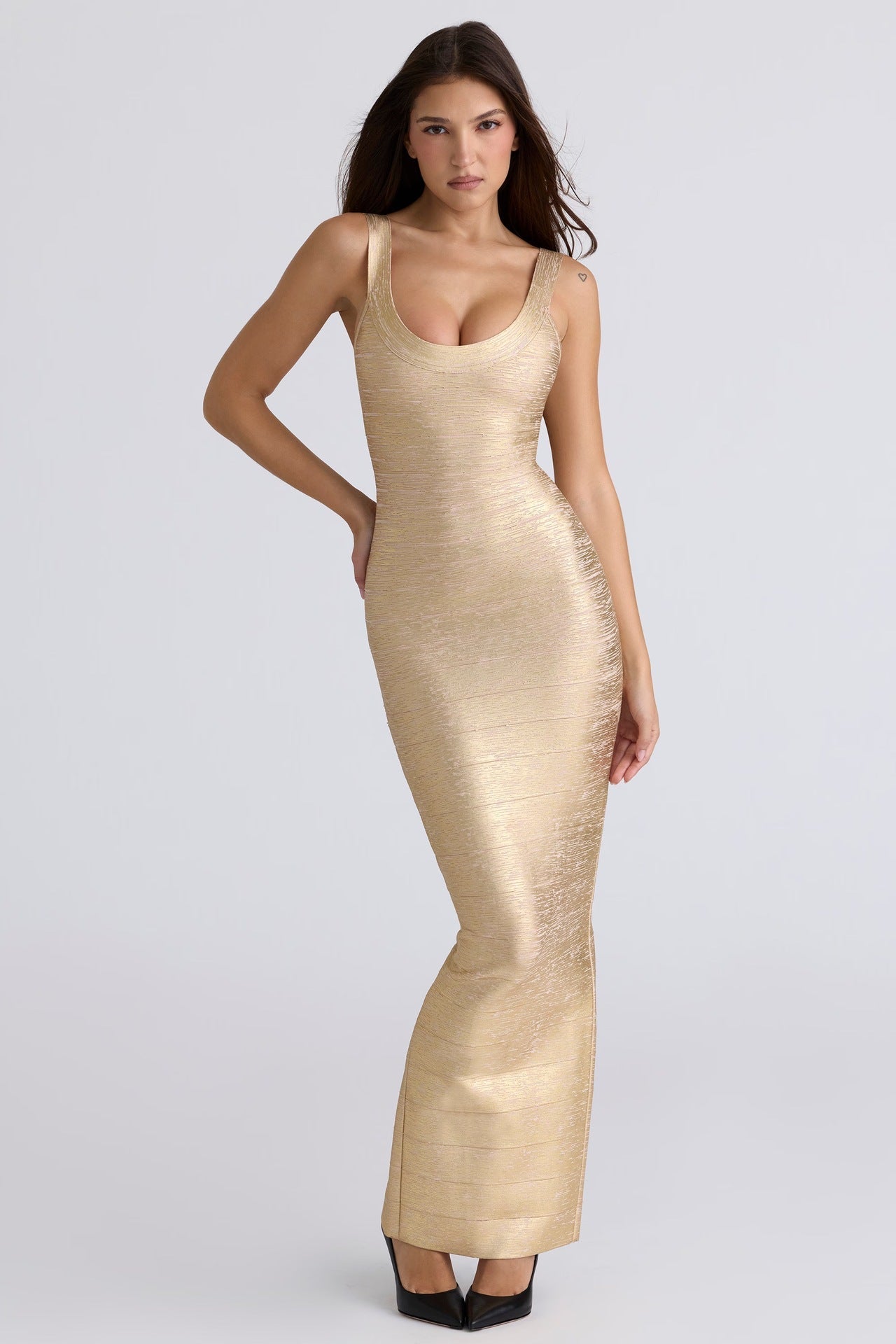 Robe maxi ajustée pour femmes en tissu scintillant avec décolleté plongeant Heidi-Mode