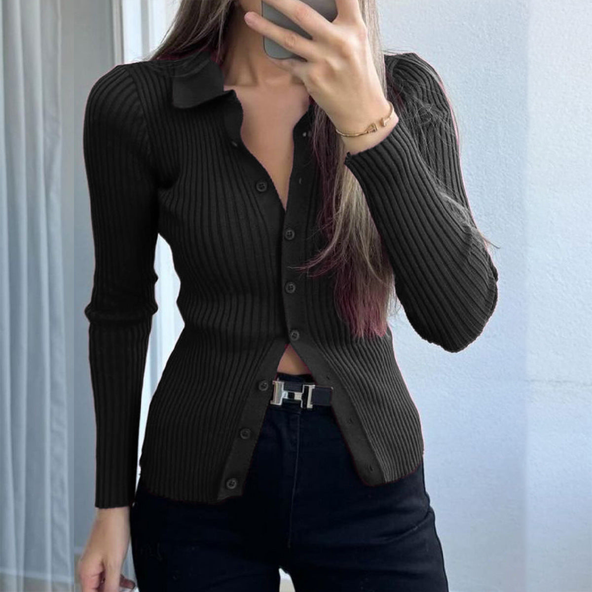 Cardigan en maille côtelée ajusté pour femmes avec patte de boutonnage cachée et ourlet ondulé Echo Archiv