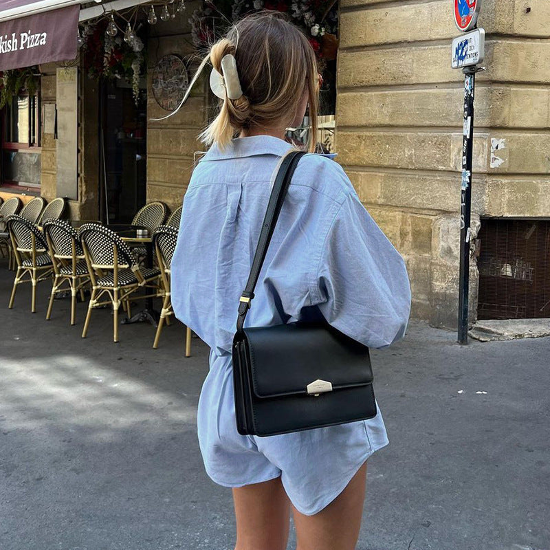 Rompers chemisier ajusté pour femmes avec manches longues, patte de boutonnage cachée et taille sculptante Echo Archiv