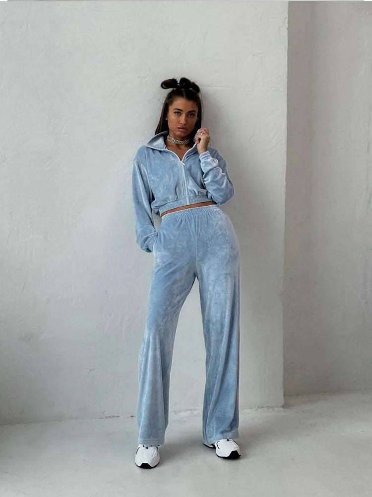 Ensemble de lounge en velours luxueux pour femmes avec veste à fermeture éclair courte et jogger à taille haute Echo Archiv