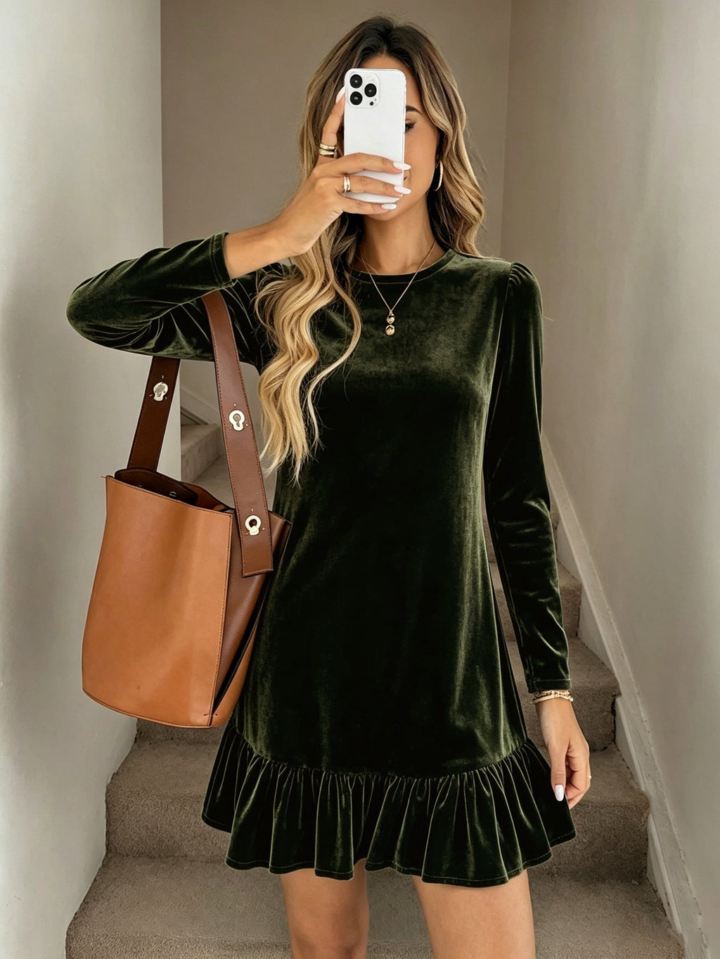 Robe mini en velours pour femmes avec manches longues, ourlet volanté froncé et épaules bouffantes Echo Archive