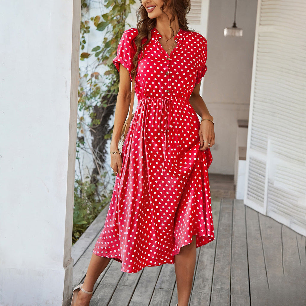 Robe midi pour dames avec des pois, des boutons et une ceinture à nouer