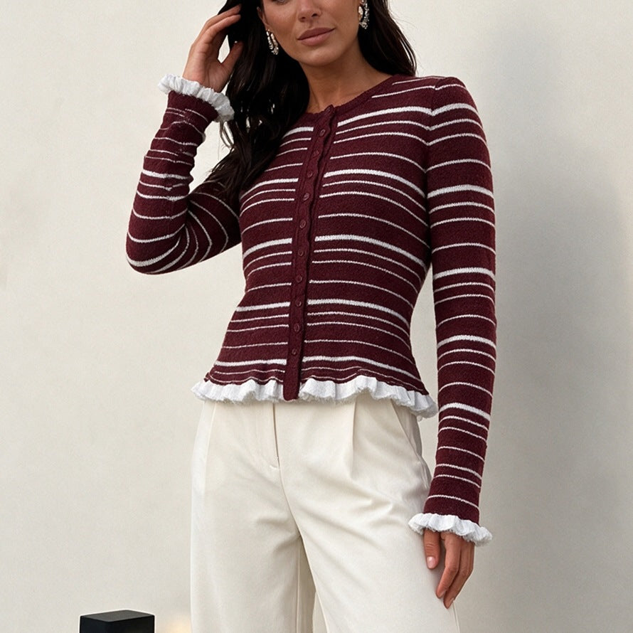 Cardigan à boutons en fine maille pour femmes avec rayures, volants et coupe cintrée Echoarchiv