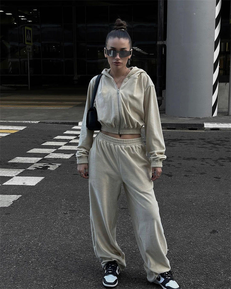Ensemble lounge en velours pour femmes avec hoodie court à zip, ceinture en rib élastique et pantalon palazzo taille haute