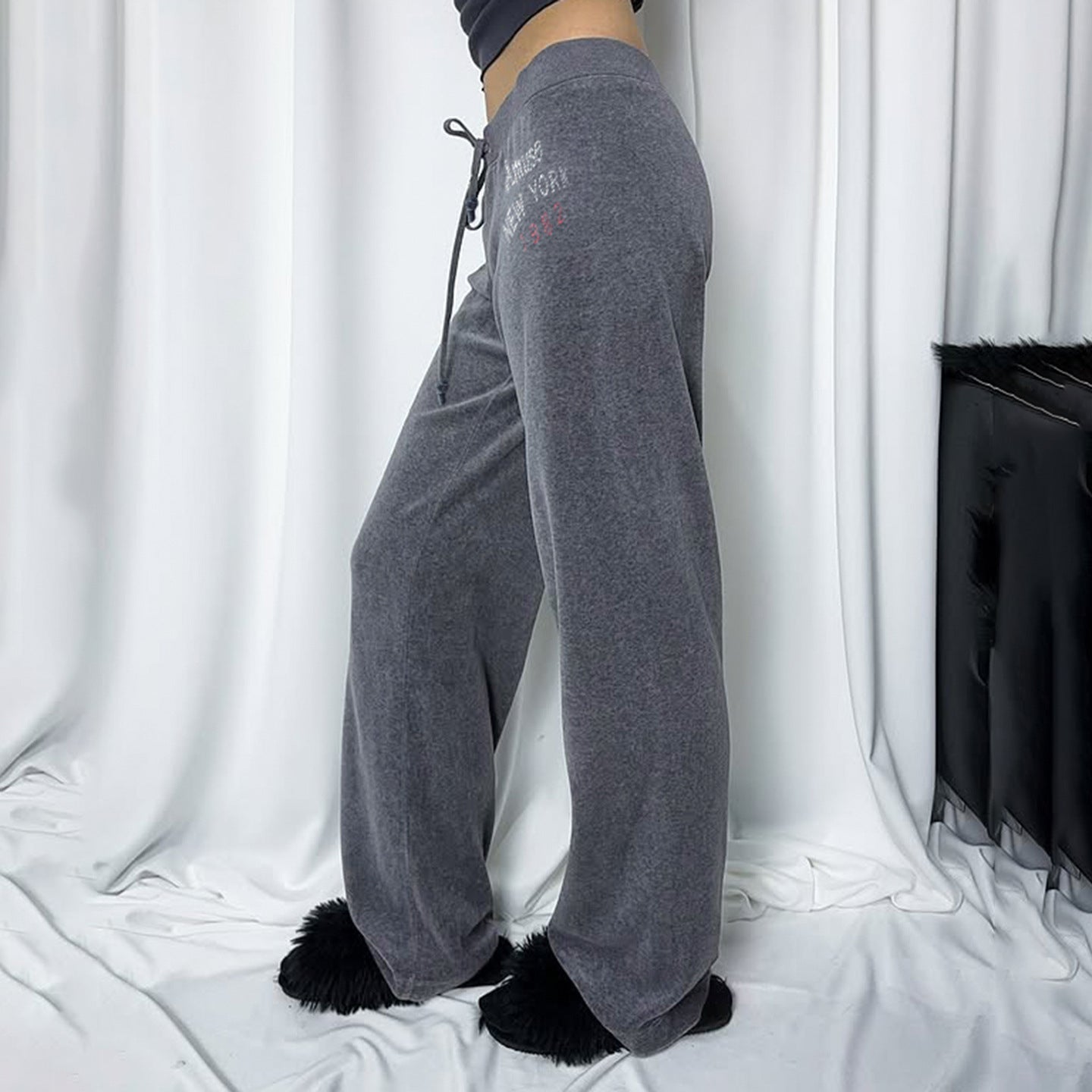 Pantalon de lounge en velours large pour femmes avec ceinture à cordon, cordon de serrage et broderie logo discrète Echo Archiv