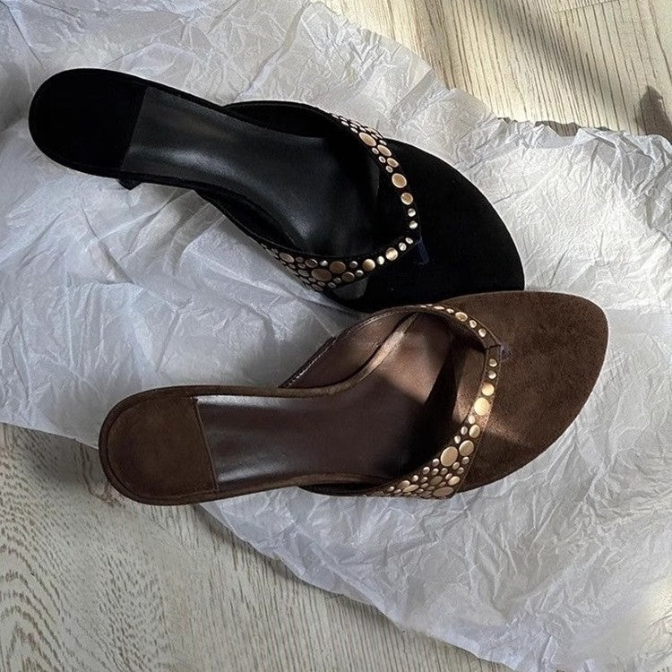 Sandales élégantes à lanières pour femmes avec détails métalliques tendance R&B