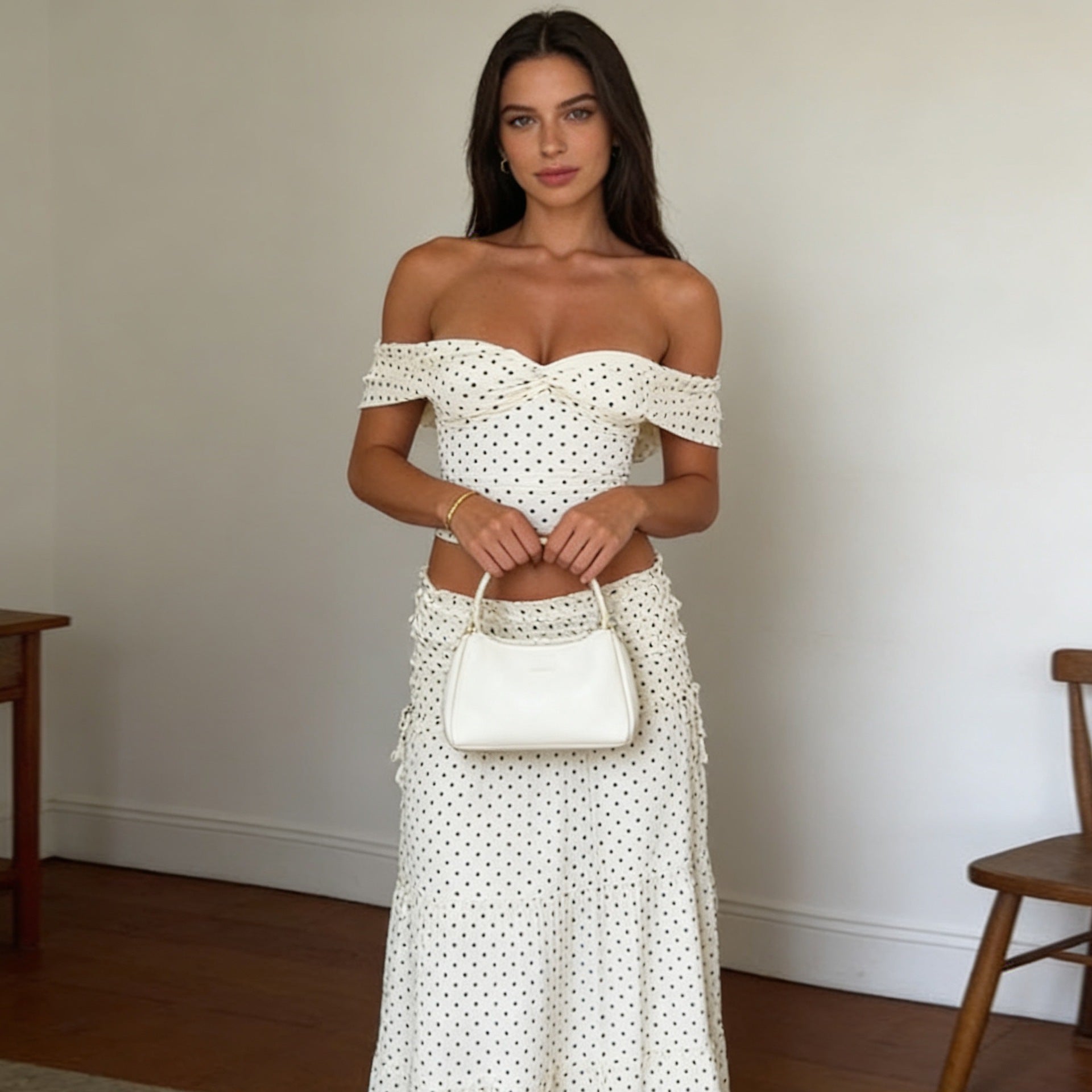 Ensemble à pois à deux pièces pour femmes avec haut sans épaules et jupe évasée R&B