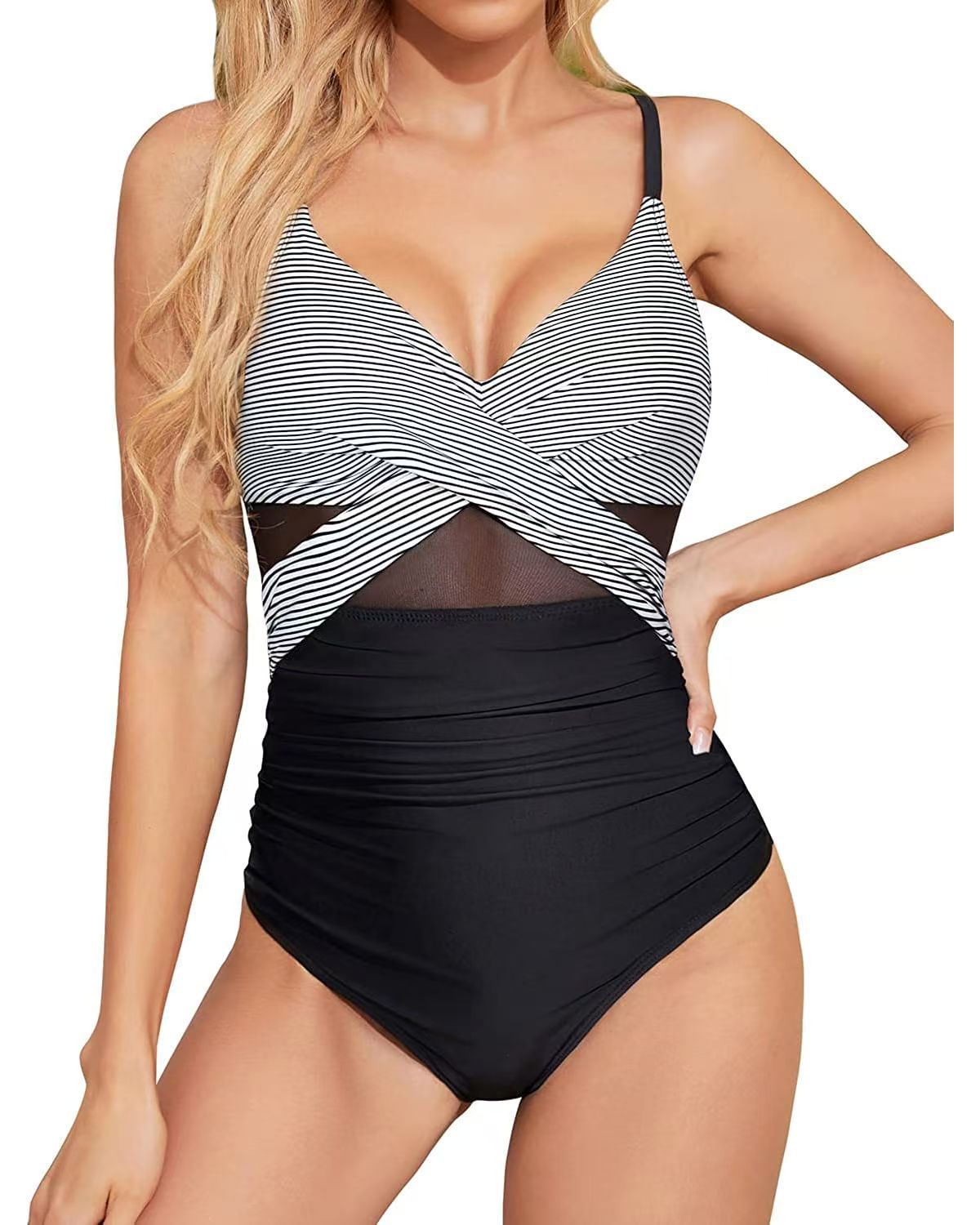 Maillot de bain une pièce haut de gamme pour femmes avec des détails tendance en cut-out R&B
