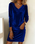 Robe mini en velours doux pour femmes avec décolleté en cascade, manches longues et silhouette décontractée Echo Archiv