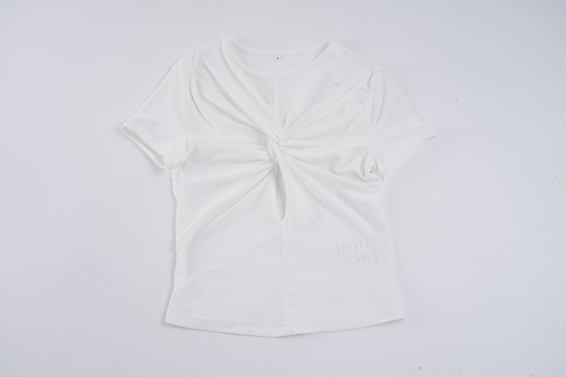 T-shirt à manches courtes pour femmes avec un design de nœud raffiné R&B