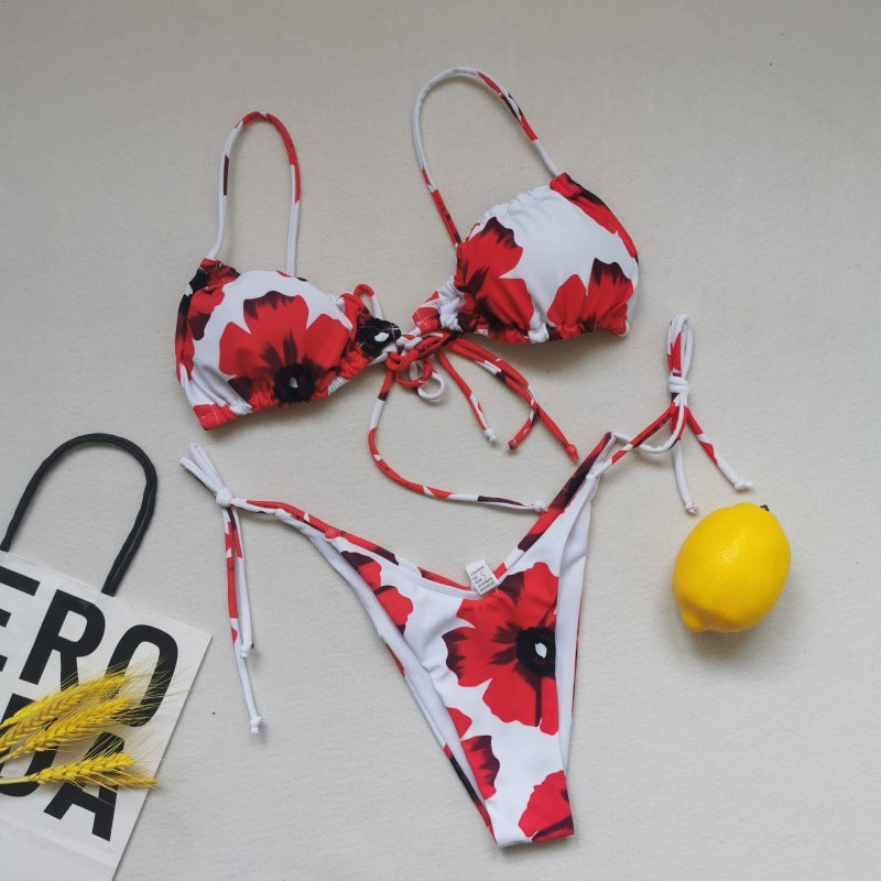 Ensemble bikini triangle pour femmes avec des liens ludiques et un contraste de couleurs élégant R&B