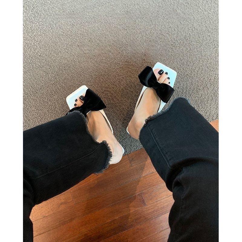 Ballerines élégantes pour femmes avec un délicat détail de nœud R&B