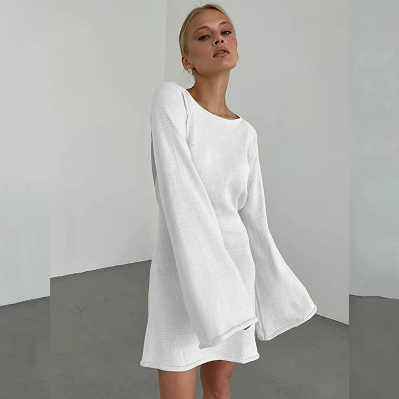 Robe mini en maille fine ajustée pour femmes avec manches trompettes Echoarchiv