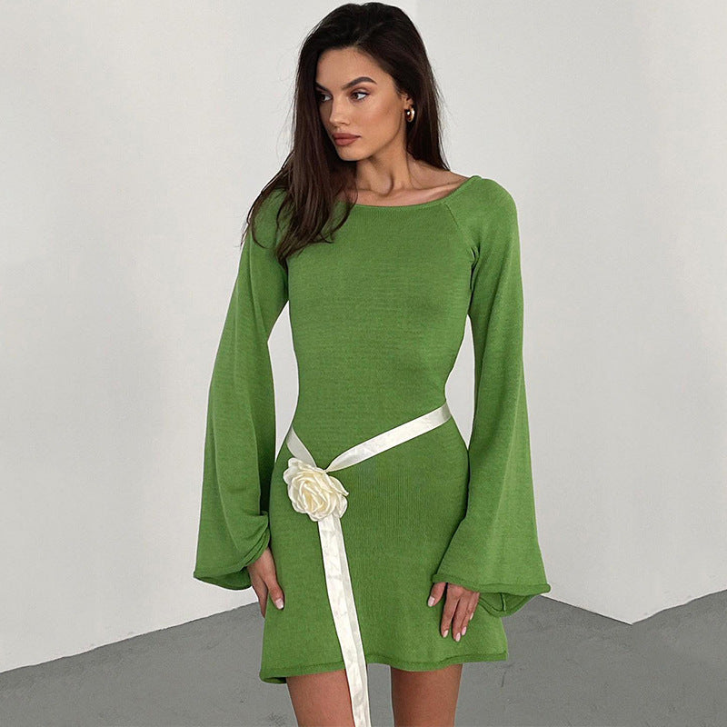 Robe mini en maille fine ajustée pour femmes avec manches trompettes Echoarchiv