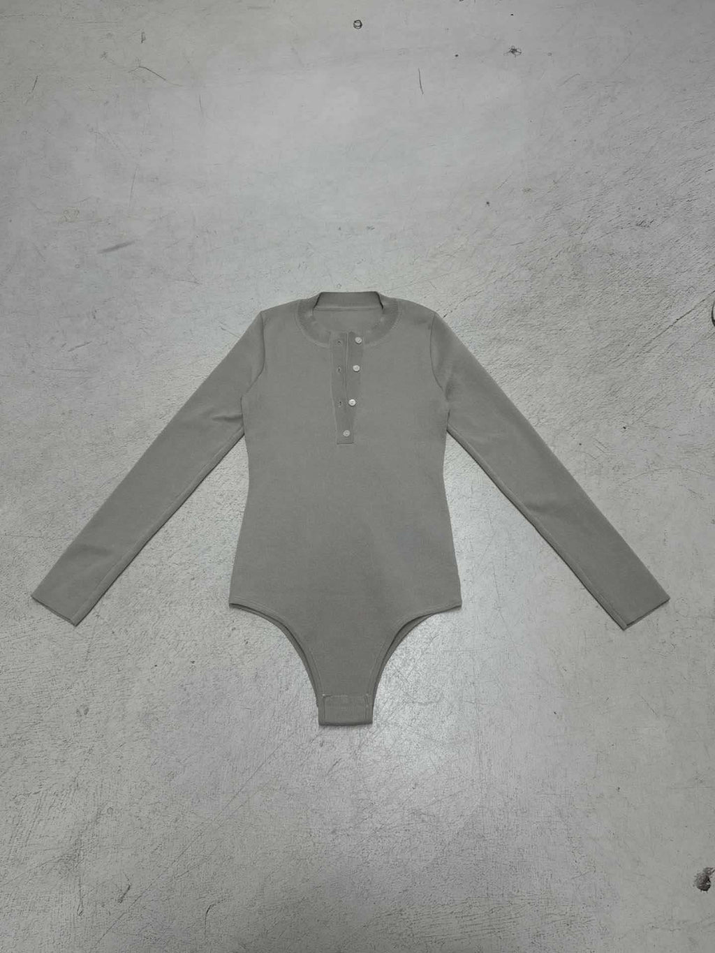 Body à manches longues pour femmes avec patte de boutonnage et texture côtelée R&B