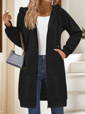 Sweat à capuche zippé long pour femmes avec silhouette oversize, poches kangourou et bords côtelés Echoarchiv