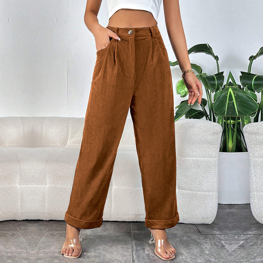 Pantalon en velours côtelé taille haute pour femmes avec jambe large, plis à la taille et ourlet retourné