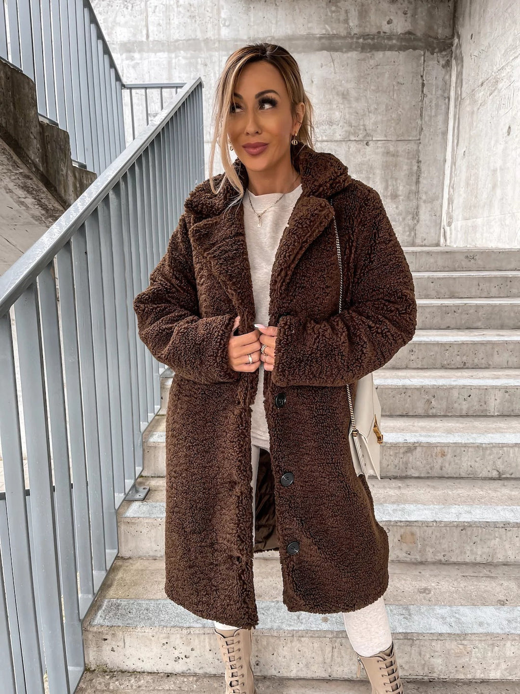 Manteau long en Teddy Faux-Shearling à boutons pour femmes avec col à revers Echoarchiv