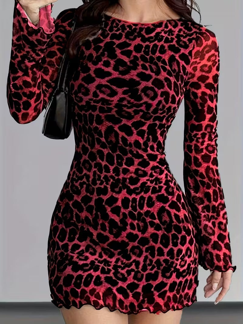 Robe mini en mesh ajustée pour femmes avec motif léopard, coupe bodycon à manches longues et ourlet ondulé Echo Archiv
