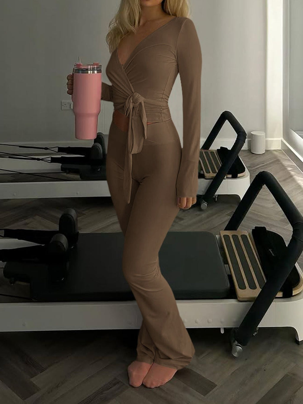 Ensemble de Top Cropped à Enveloppement avec Nœud et Leggings Bootcut Taille Haute pour Femmes Echo Archiv