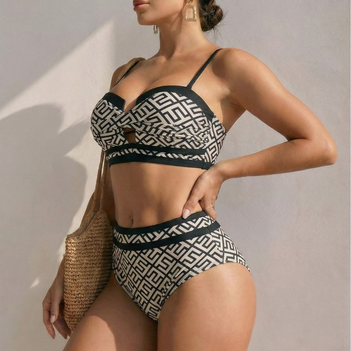 Bikini femme à taille haute avec découpe tendance et motif géométrique Echo Archiv