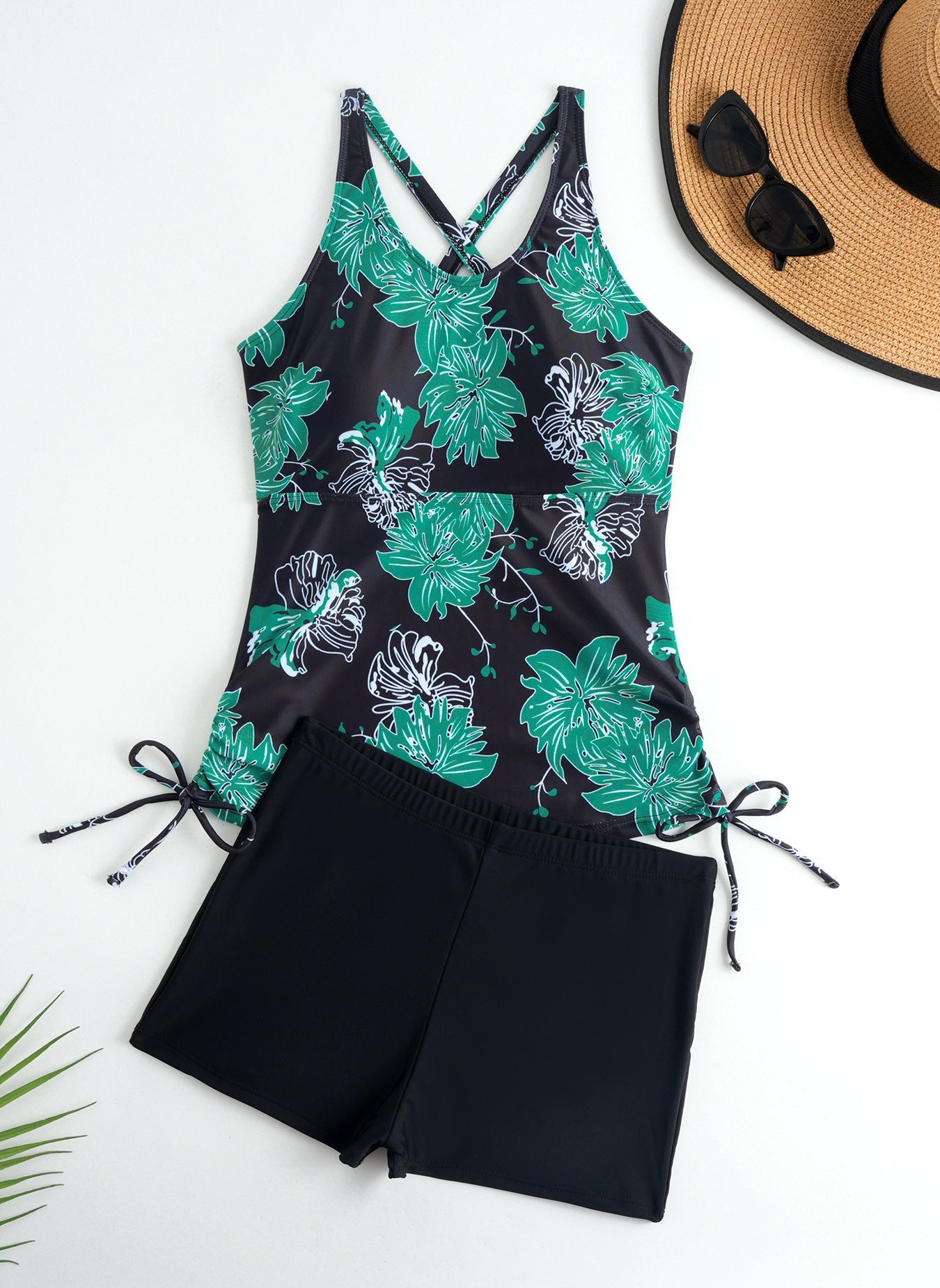 Ensemble Tankini Femme avec design floral tendance et shorts confortables R&B