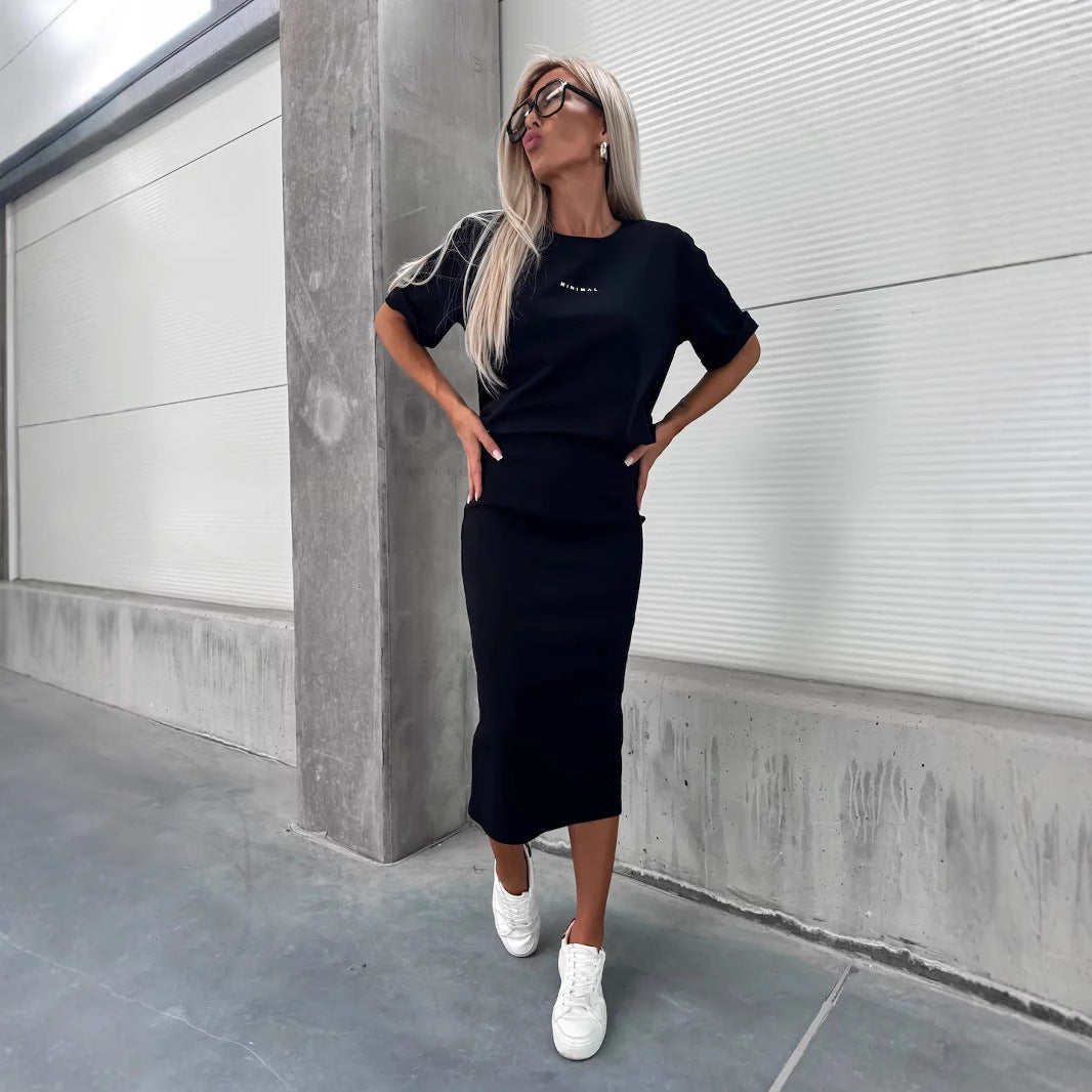 Ensemble tricoté deux pièces pour femmes avec t-shirt boxy oversize et jupe midi flatteuse avec fente latérale Echo Archive
