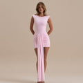 Robe mini ajustée pour femmes avec ourlet asymétrique et détails en volants R&B
