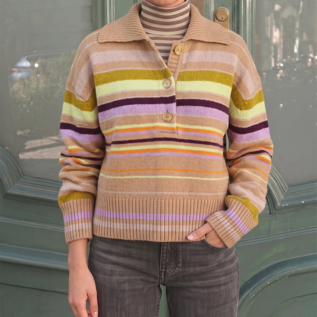 Pull en tricot rayé pour femmes avec col polo et patte de boutonnage Echoarchiv