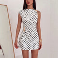 Robe mini ajustée à une épaule avec application de fronces latérales et fermetures décoratives R&B